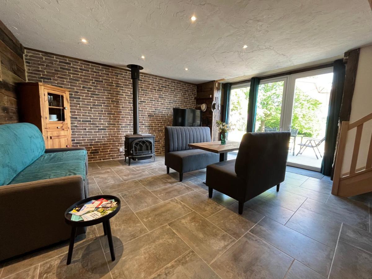 Maison D'Hote Avec Sauna Et Jacuzzi A La Campagne Les Portes du Coglais Exterior foto