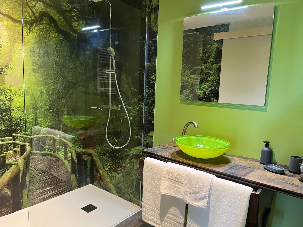 Maison D'Hote Avec Sauna Et Jacuzzi A La Campagne Les Portes du Coglais Exterior foto