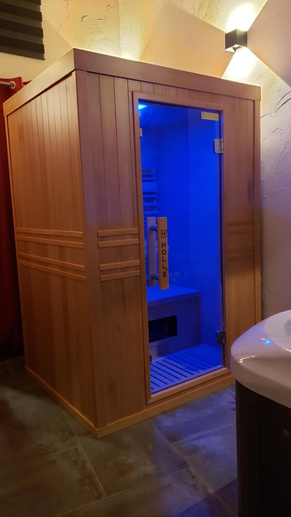 Maison D'Hote Avec Sauna Et Jacuzzi A La Campagne Les Portes du Coglais Exterior foto